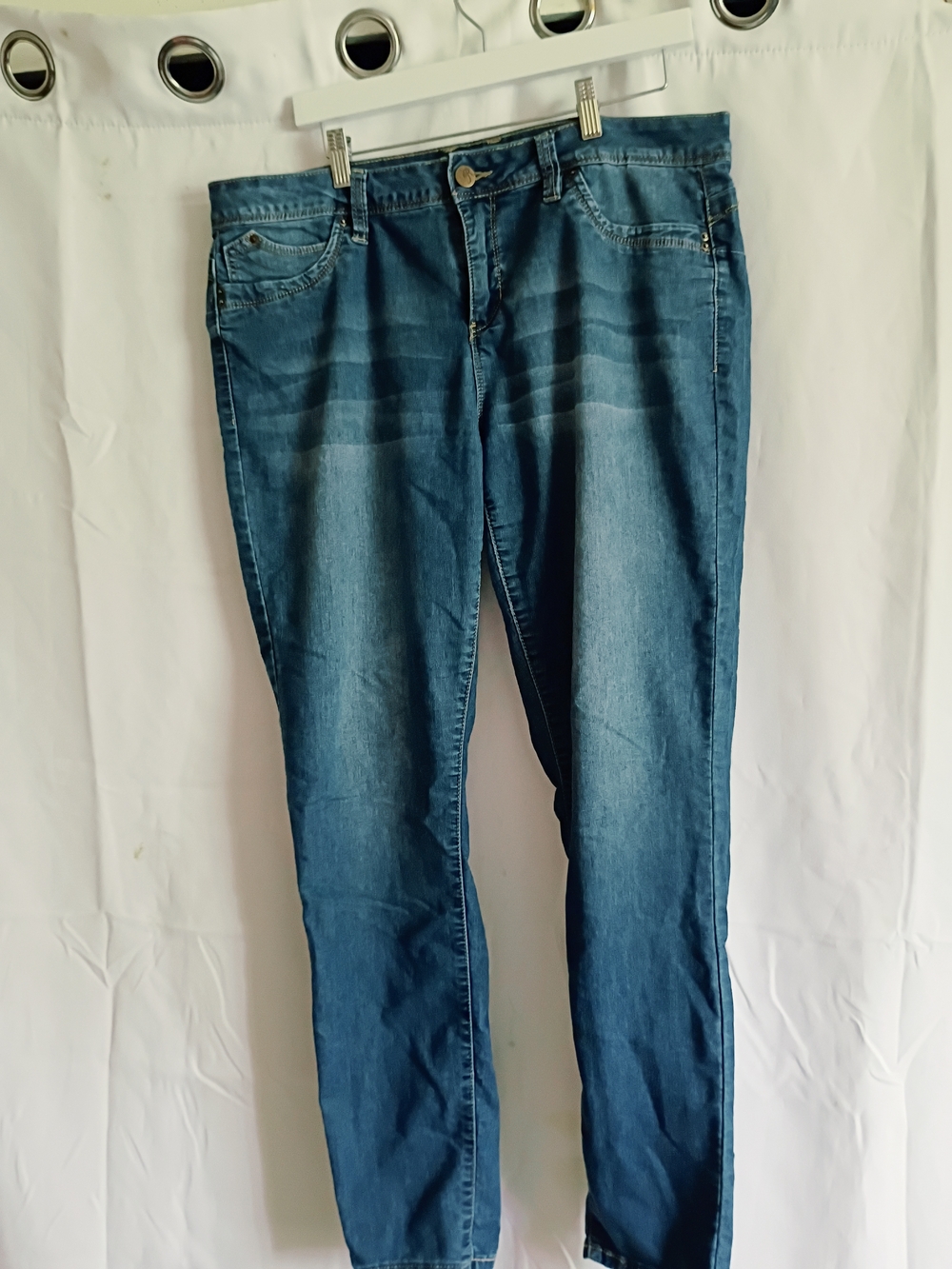 Royalty For Me Women’s Skinny Jeans - Medium Blue Wash Size 16